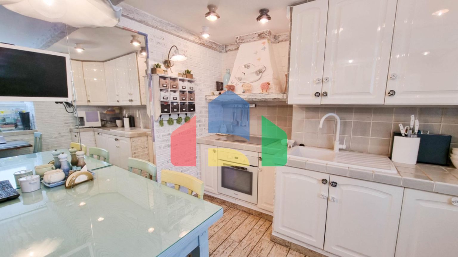 Роскошная вилла для большой семьи в Морайре