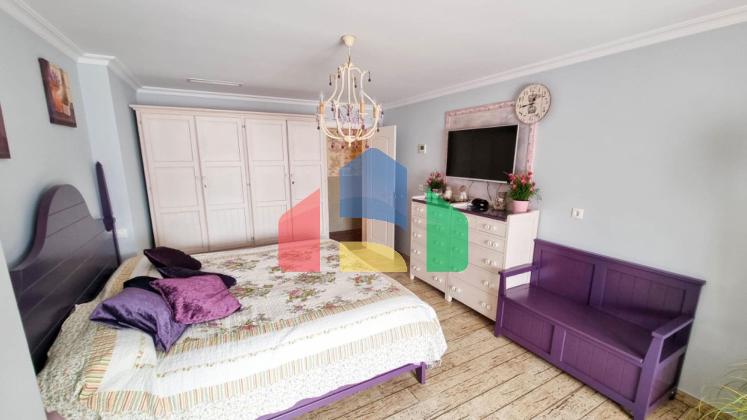 Роскошная вилла для большой семьи в Морайре