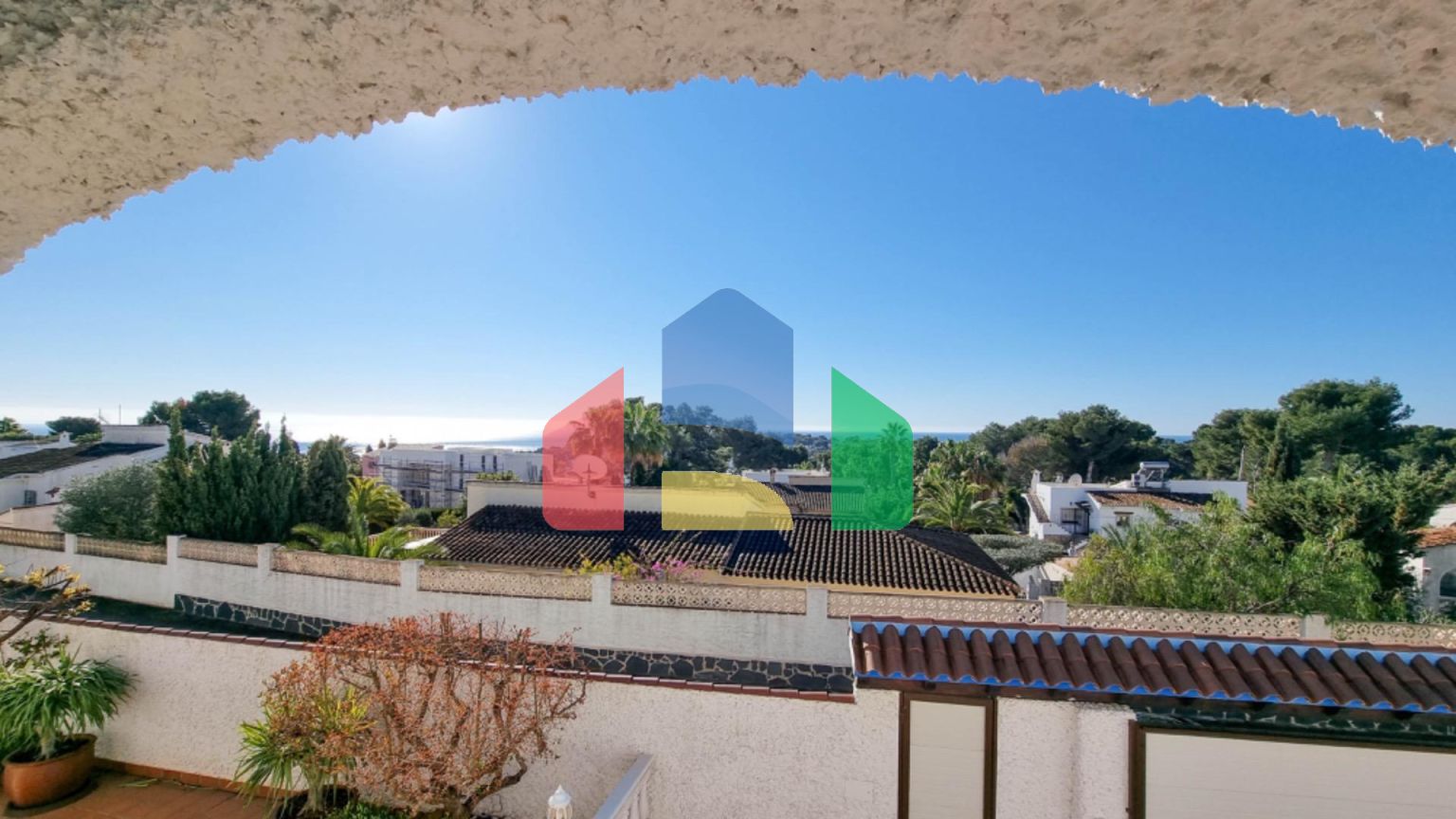 Роскошная вилла для большой семьи в Морайре