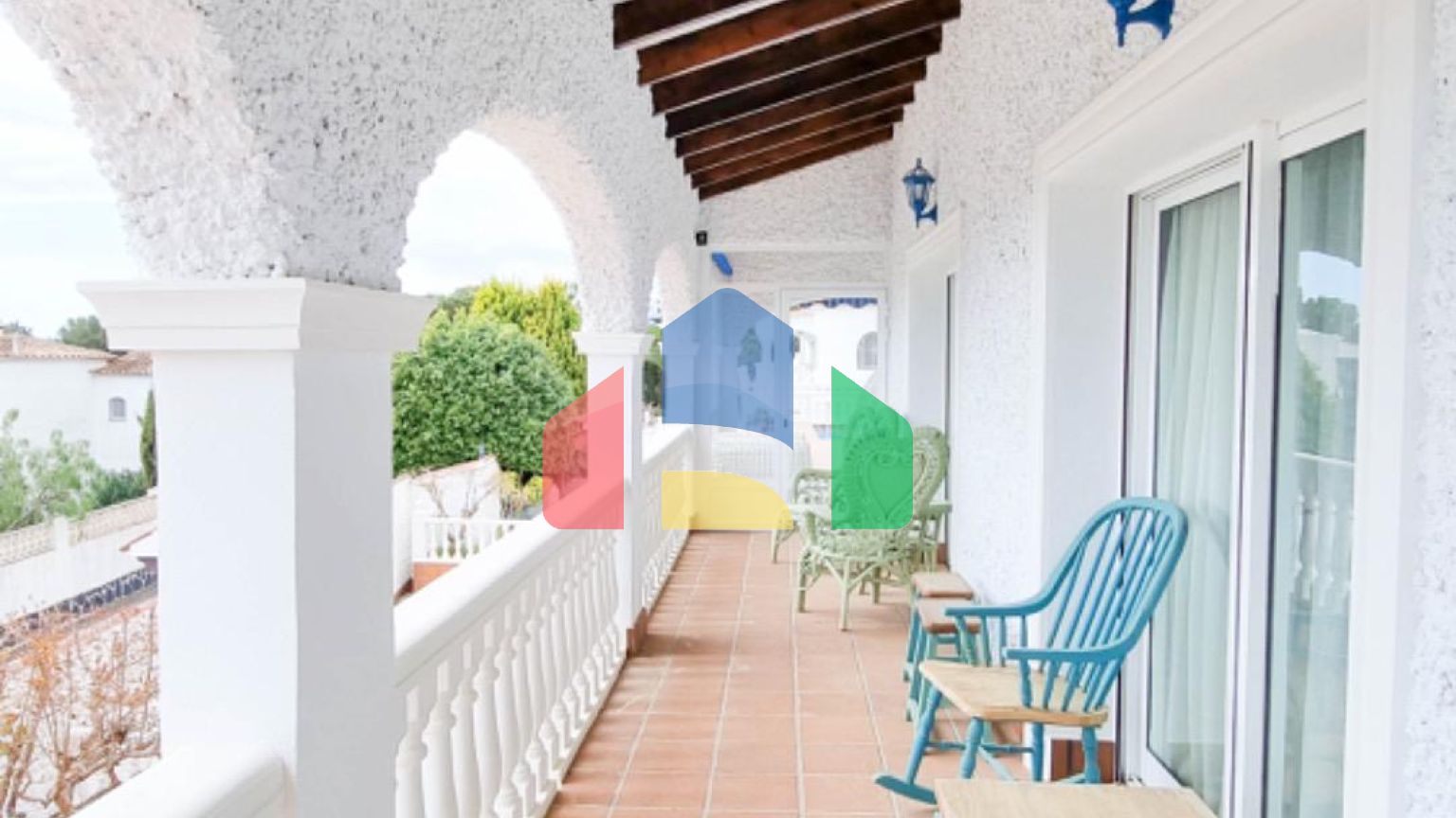 Роскошная вилла для большой семьи в Морайре