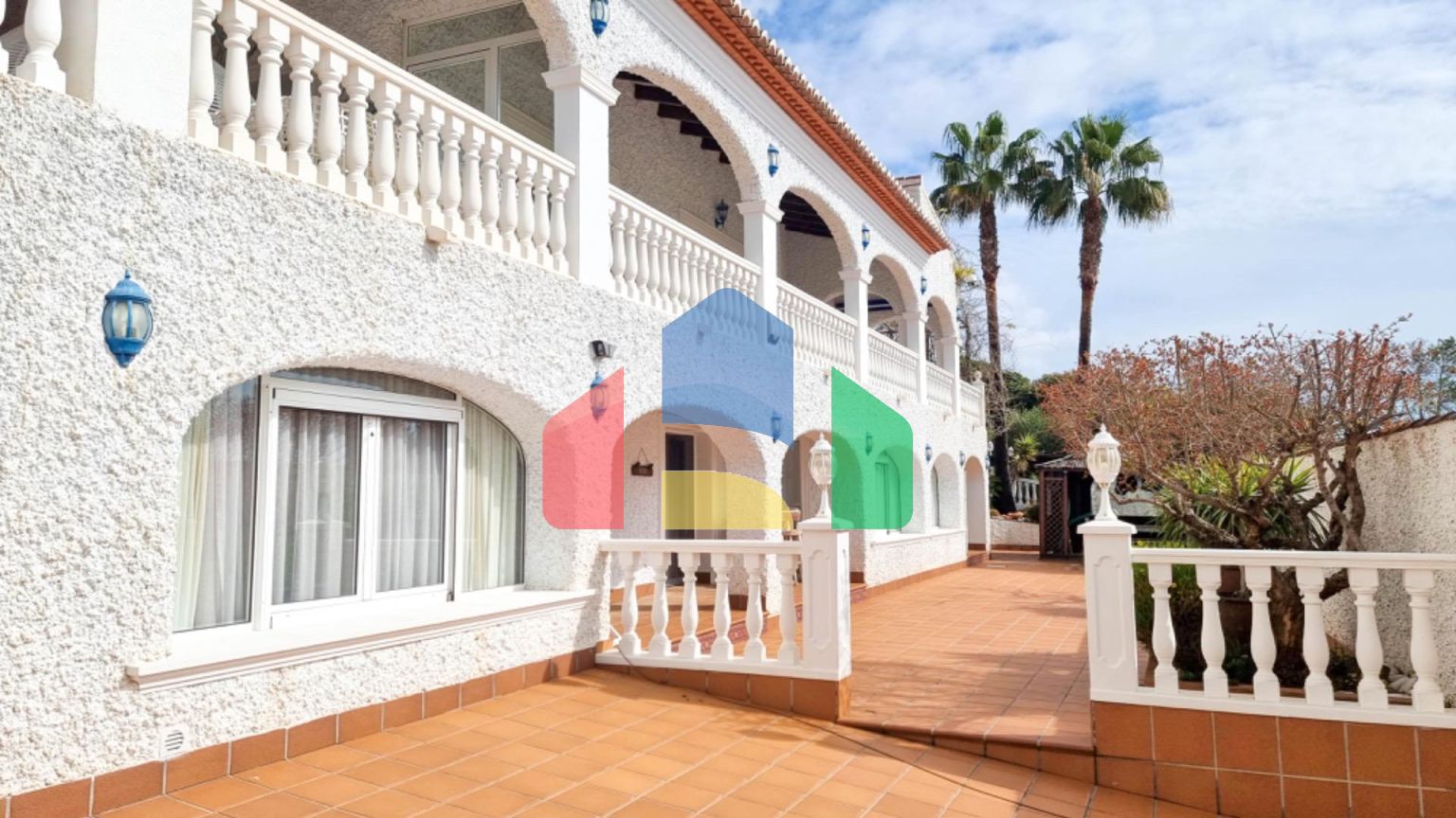 Роскошная вилла для большой семьи в Морайре