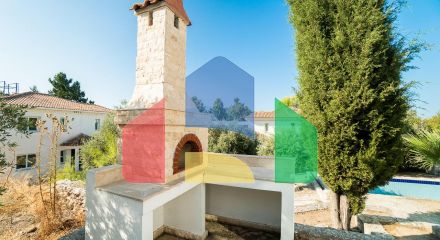 Four-bedroom villa, 220 m2, with a private pool, just 10 minutes from the sea