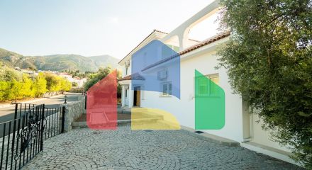 5-комнатная вилла 220 м2 с бассейном в 10 минутах от моря. 5-комнатная вилла 220 м2 с бассейном в 10 минутах от моря.