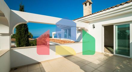 5-комнатная вилла 220 м2 с бассейном в 10 минутах от моря. 5-комнатная вилла 220 м2 с бассейном в 10 минутах от моря.