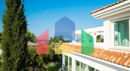 5-комнатная вилла 220 м2 с бассейном в 10 минутах от моря. 5-комнатная вилла 220 м2 с бассейном в 10 минутах от моря.