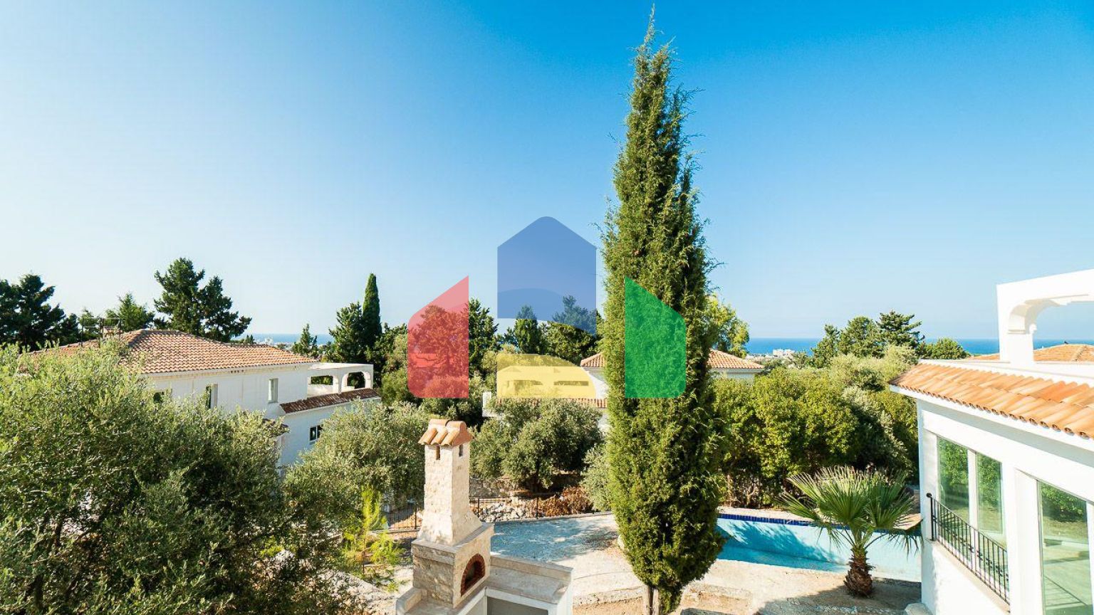 5-комнатная вилла 220 м2 с бассейном в 10 минутах от моря.