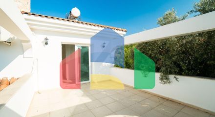 5-комнатная вилла 220 м2 с бассейном в 10 минутах от моря. 5-комнатная вилла 220 м2 с бассейном в 10 минутах от моря.