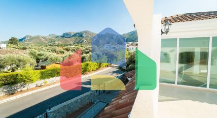 5-комнатная вилла 220 м2 с бассейном в 10 минутах от моря. 5-комнатная вилла 220 м2 с бассейном в 10 минутах от моря.