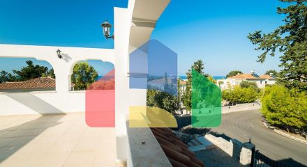 5-комнатная вилла 220 м2 с бассейном в 10 минутах от моря. 5-комнатная вилла 220 м2 с бассейном в 10 минутах от моря.