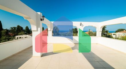 5-комнатная вилла 220 м2 с бассейном в 10 минутах от моря. 5-комнатная вилла 220 м2 с бассейном в 10 минутах от моря.