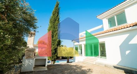 5-комнатная вилла 220 м2 с бассейном в 10 минутах от моря. 5-комнатная вилла 220 м2 с бассейном в 10 минутах от моря.