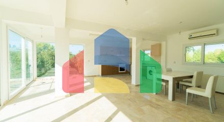 5-комнатная вилла 220 м2 с бассейном в 10 минутах от моря. 5-комнатная вилла 220 м2 с бассейном в 10 минутах от моря.