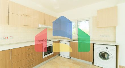 5-комнатная вилла 220 м2 с бассейном в 10 минутах от моря. 5-комнатная вилла 220 м2 с бассейном в 10 минутах от моря.