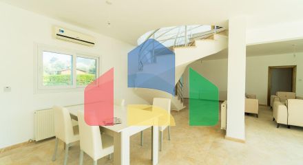 5-комнатная вилла 220 м2 с бассейном в 10 минутах от моря. 5-комнатная вилла 220 м2 с бассейном в 10 минутах от моря.