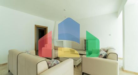 5-комнатная вилла 220 м2 с бассейном в 10 минутах от моря. 5-комнатная вилла 220 м2 с бассейном в 10 минутах от моря.