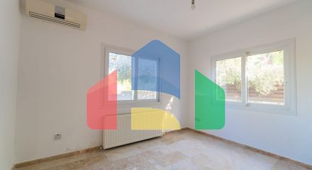 5-комнатная вилла 220 м2 с бассейном в 10 минутах от моря. 5-комнатная вилла 220 м2 с бассейном в 10 минутах от моря.