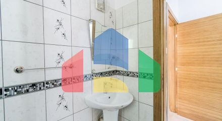 5-комнатная вилла 220 м2 с бассейном в 10 минутах от моря. 5-комнатная вилла 220 м2 с бассейном в 10 минутах от моря.