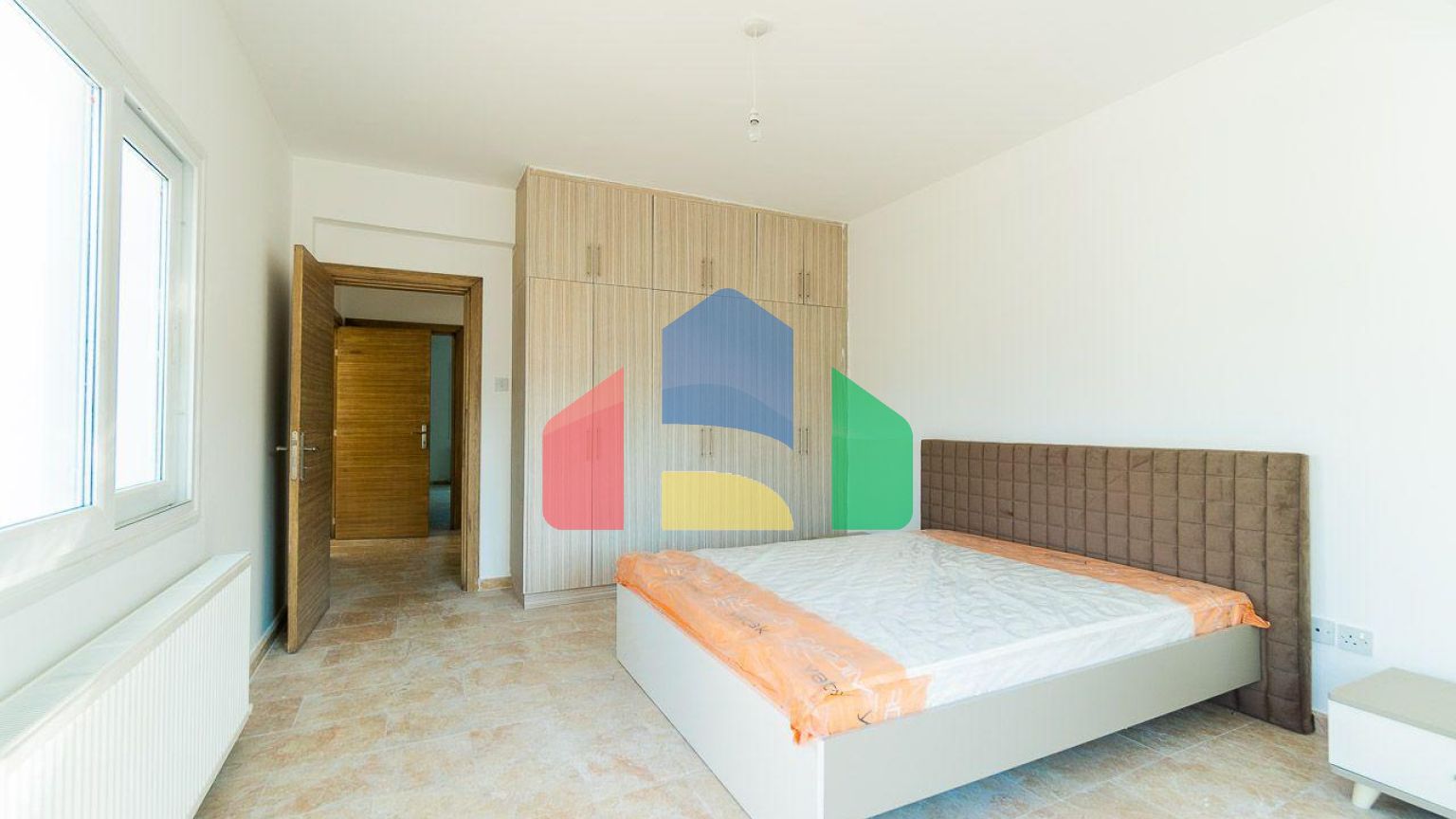 5-комнатная вилла 220 м2 с бассейном в 10 минутах от моря.