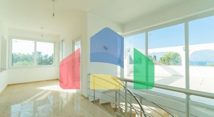 5-комнатная вилла 220 м2 с бассейном в 10 минутах от моря. 5-комнатная вилла 220 м2 с бассейном в 10 минутах от моря.