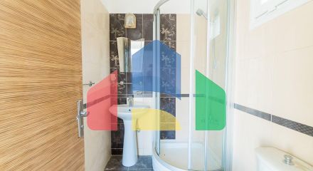 5-комнатная вилла 220 м2 с бассейном в 10 минутах от моря. 5-комнатная вилла 220 м2 с бассейном в 10 минутах от моря.