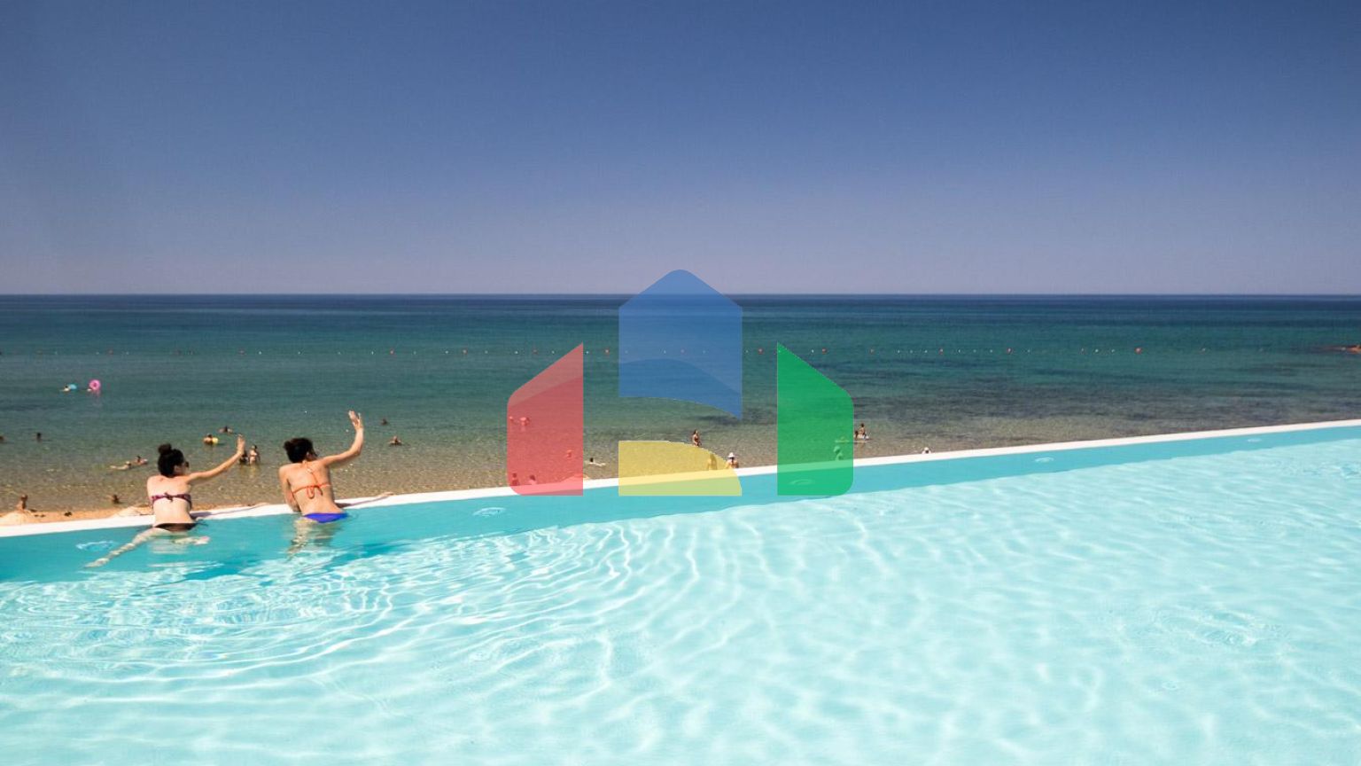 5-комнатная вилла 220 м2 с бассейном в 10 минутах от моря.