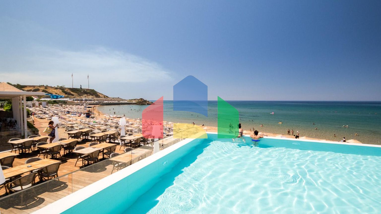 5-комнатная вилла 220 м2 с бассейном в 10 минутах от моря.