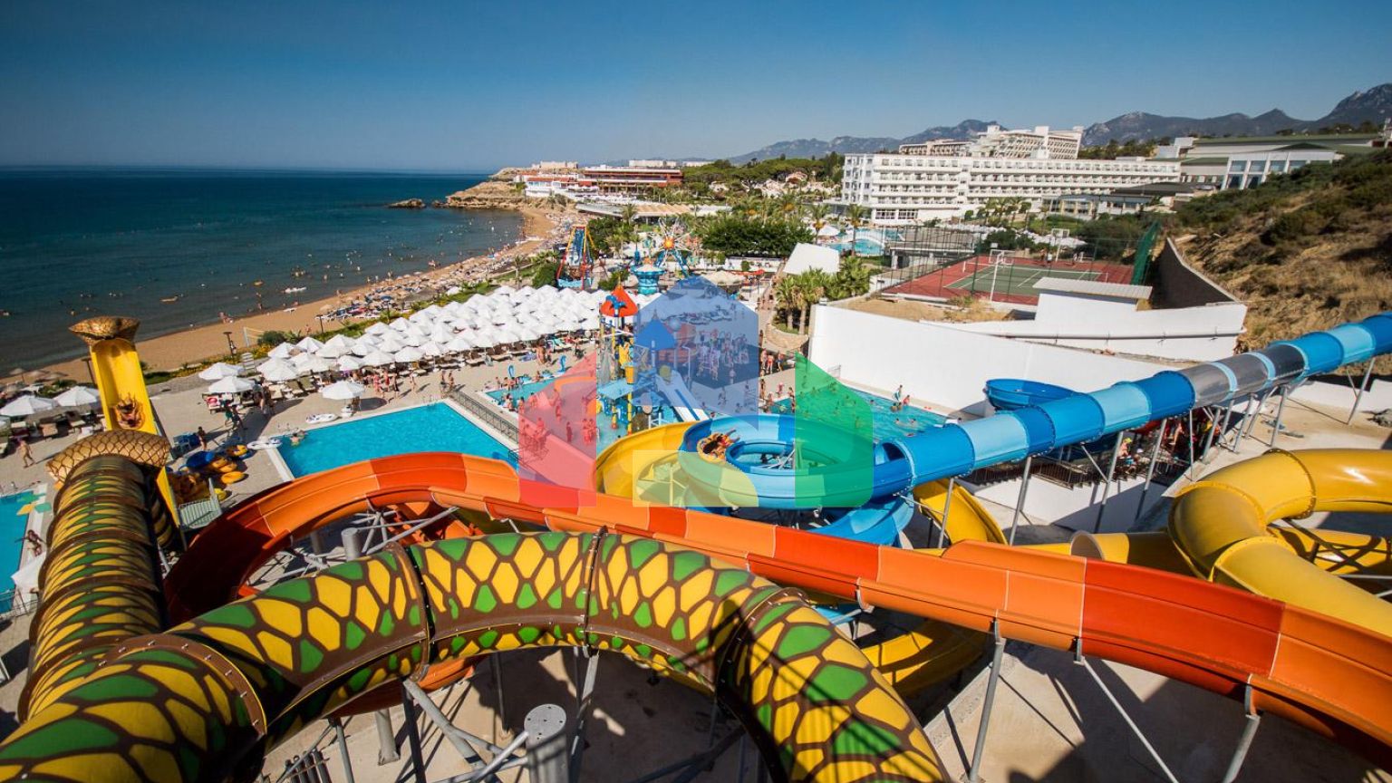 5-комнатная вилла 220 м2 с бассейном в 10 минутах от моря.