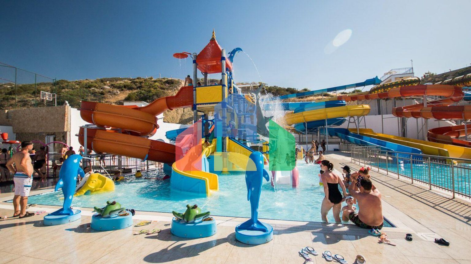 5-комнатная вилла 220 м2 с бассейном в 10 минутах от моря.