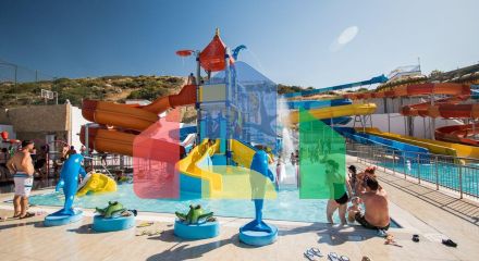 5-комнатная вилла 220 м2 с бассейном в 10 минутах от моря. 5-комнатная вилла 220 м2 с бассейном в 10 минутах от моря.