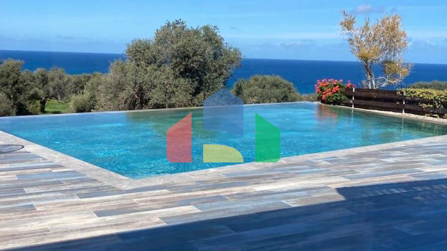 4-комнатная одноэтажная вилла 100 м2 с собственным бассейном