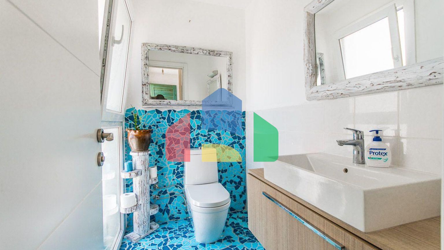 2-комнатные  апартаменты 57м2 с полной меблировкой в 100 метрах от пляжа.