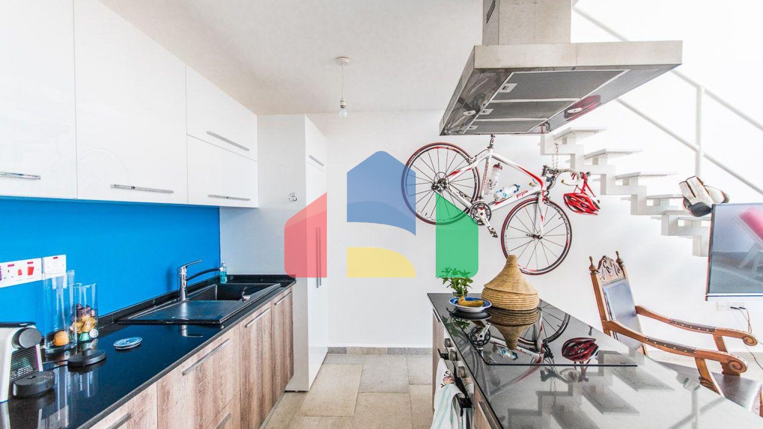 2-комнатные  апартаменты 57м2 с полной меблировкой в 100 метрах от пляжа.