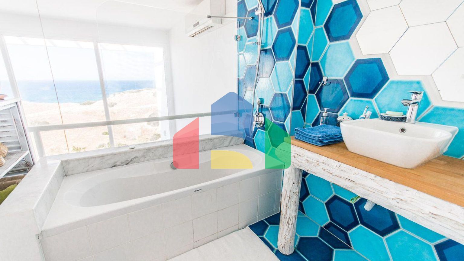 2-комнатные  апартаменты 57м2 с полной меблировкой в 100 метрах от пляжа.