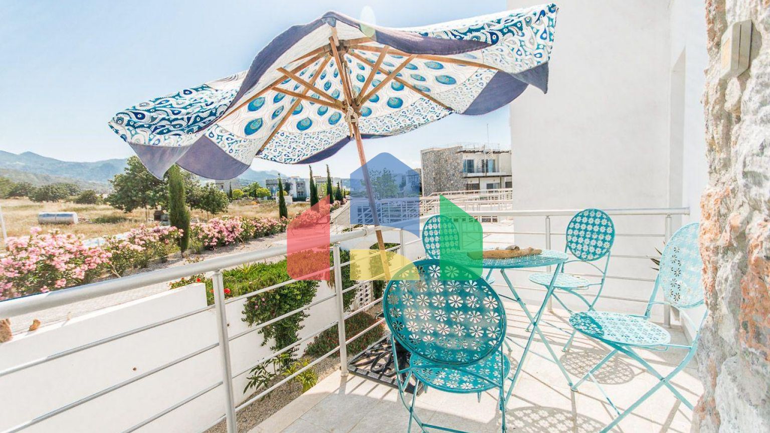 2-комнатные  апартаменты 57м2 с полной меблировкой в 100 метрах от пляжа.