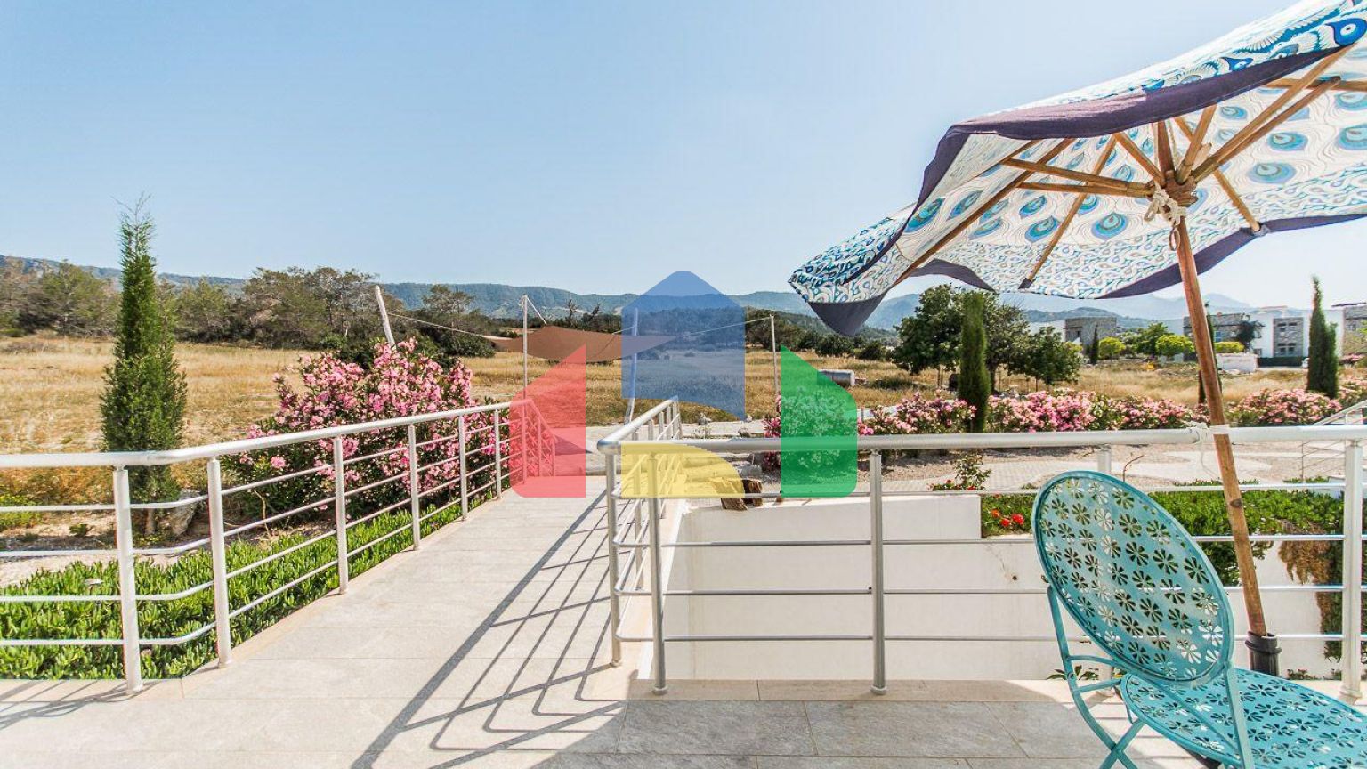 2-комнатные  апартаменты 57м2 с полной меблировкой в 100 метрах от пляжа.