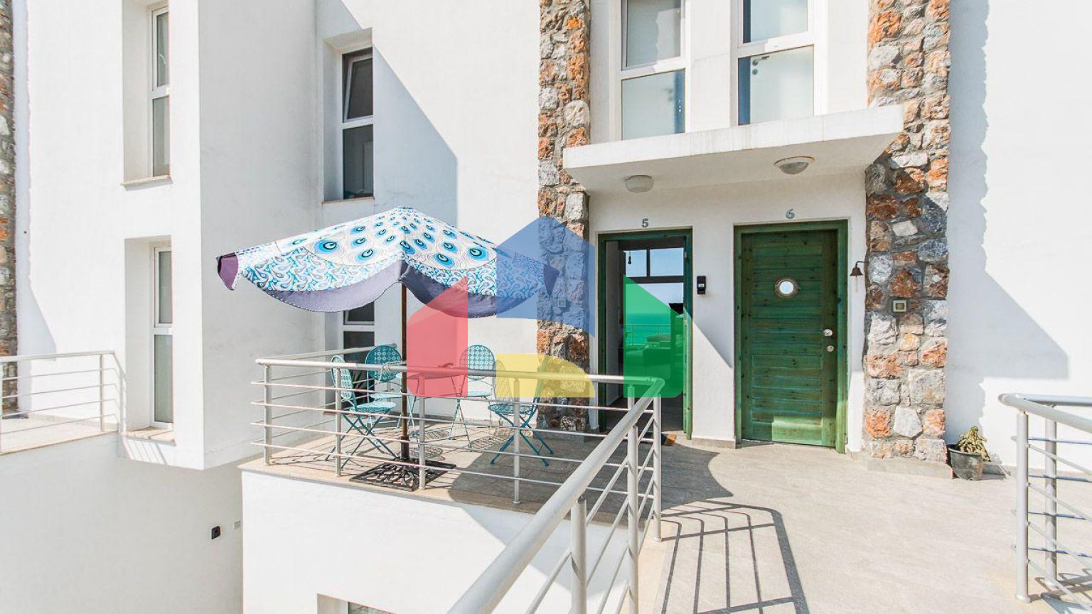 2-комнатные  апартаменты 57м2 с полной меблировкой в 100 метрах от пляжа.