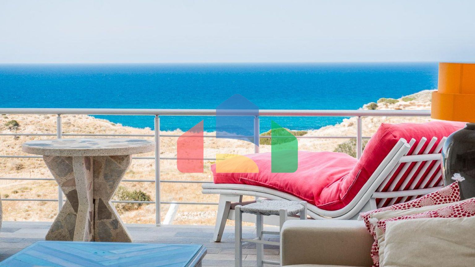 2-комнатные  апартаменты 57м2 с полной меблировкой в 100 метрах от пляжа.