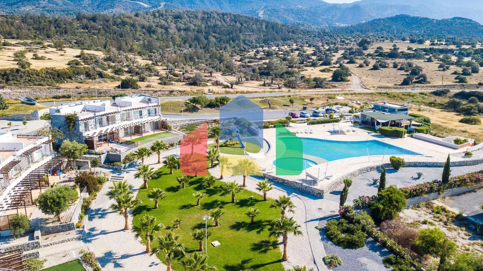 2-комнатные  апартаменты 57м2 с полной меблировкой в 100 метрах от пляжа.