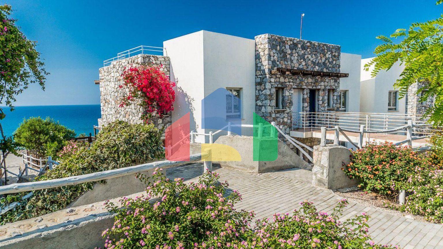 2-комнатные  апартаменты 57м2 с полной меблировкой в 100 метрах от пляжа.