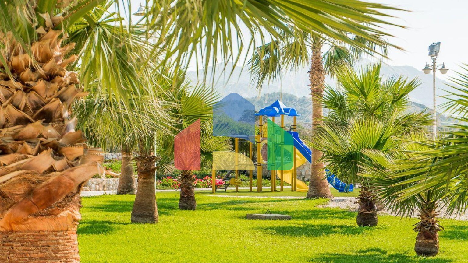 2-комнатные  апартаменты 57м2 с полной меблировкой в 100 метрах от пляжа.