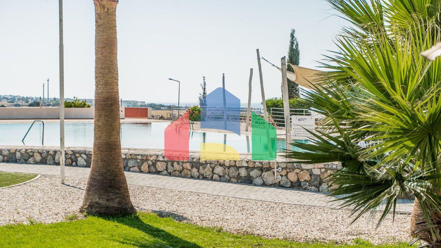 2-комнатные  апартаменты 57м2 с полной меблировкой в 100 метрах от пляжа.