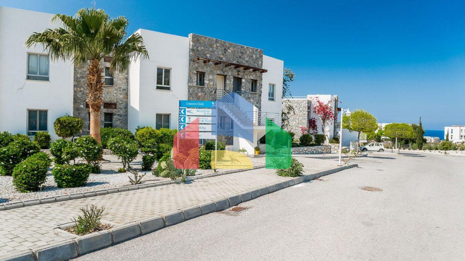 2-комнатные  апартаменты 57м2 с полной меблировкой в 100 метрах от пляжа.