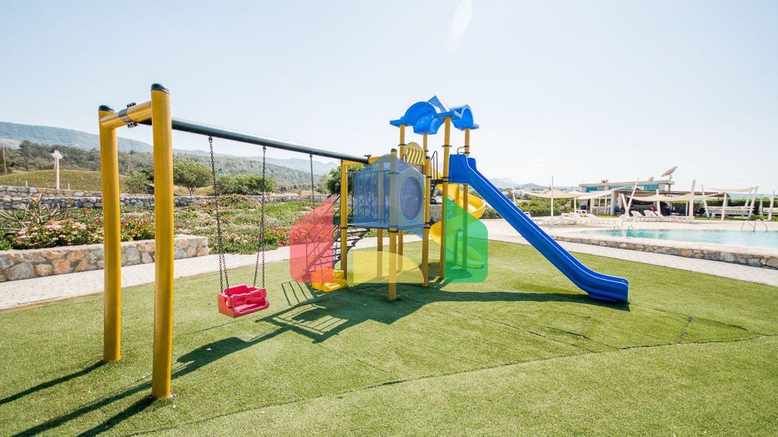 2-комнатные  апартаменты 57м2 с полной меблировкой в 100 метрах от пляжа.