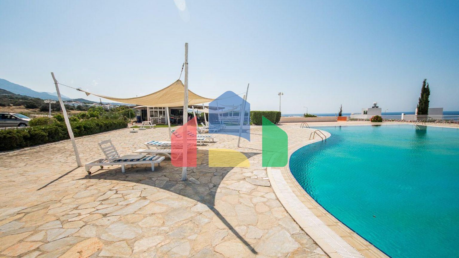 2-комнатные  апартаменты 57м2 с полной меблировкой в 100 метрах от пляжа.