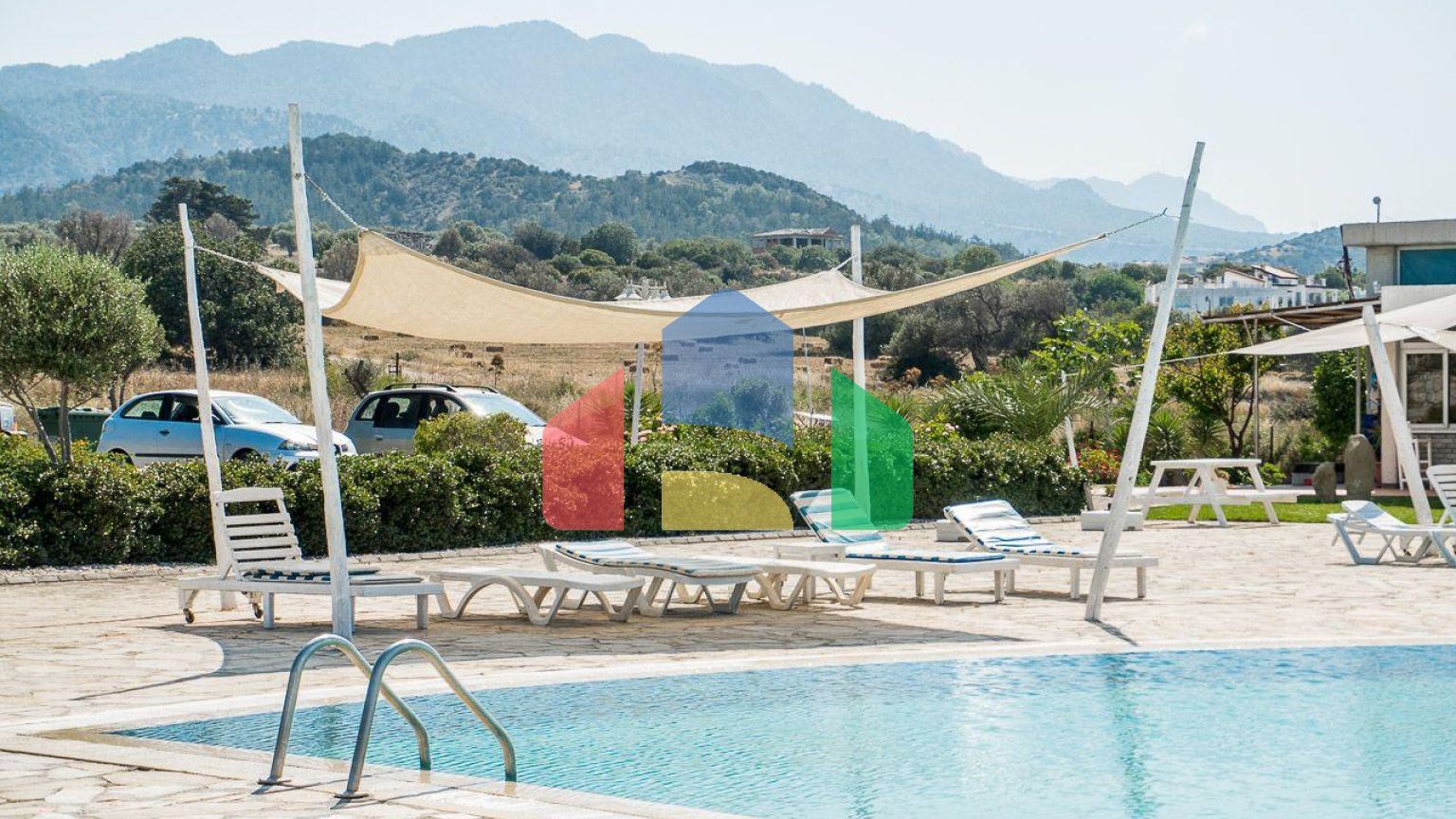 2-комнатные  апартаменты 57м2 с полной меблировкой в 100 метрах от пляжа.