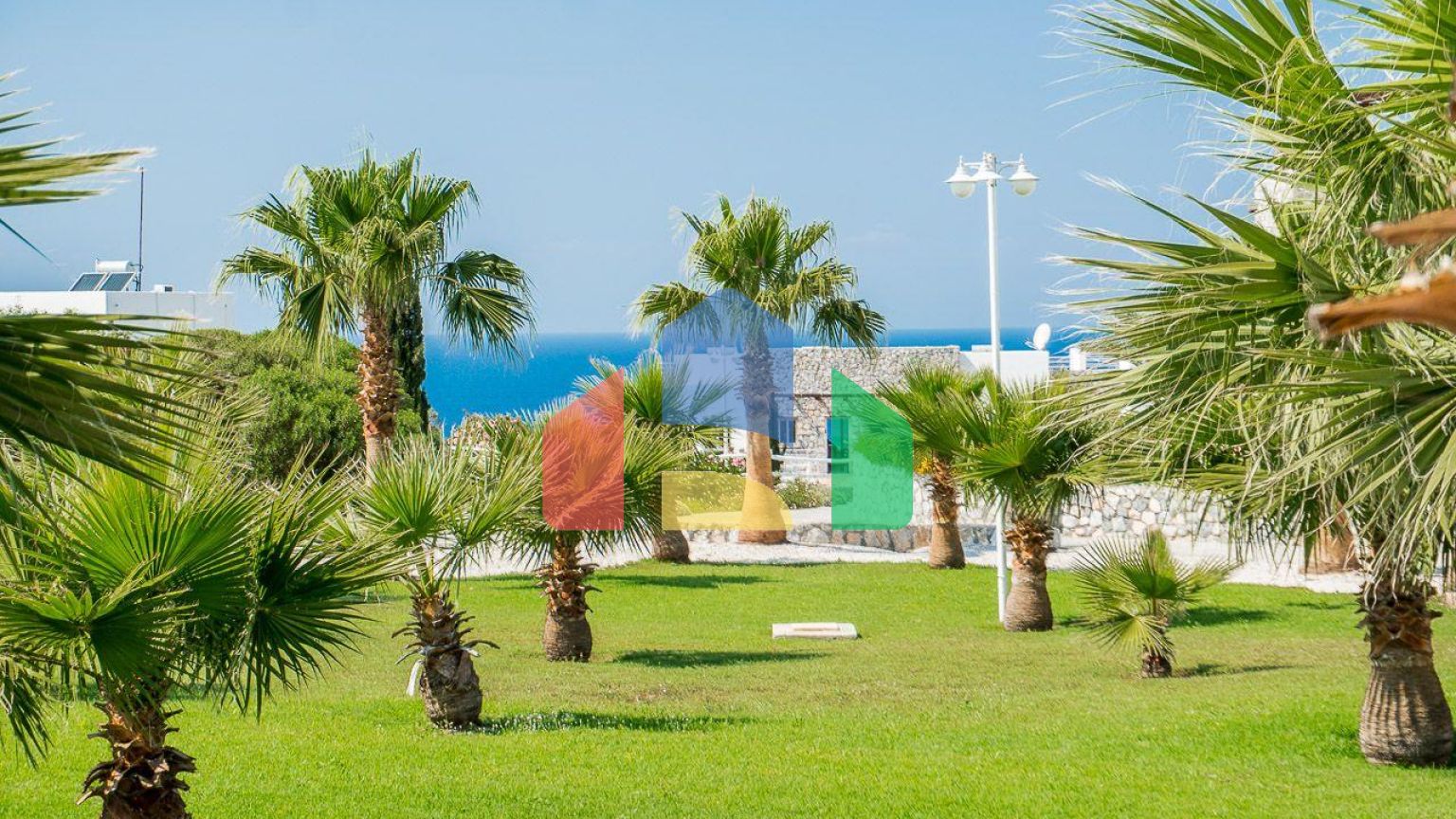 2-комнатные  апартаменты 57м2 с полной меблировкой в 100 метрах от пляжа.