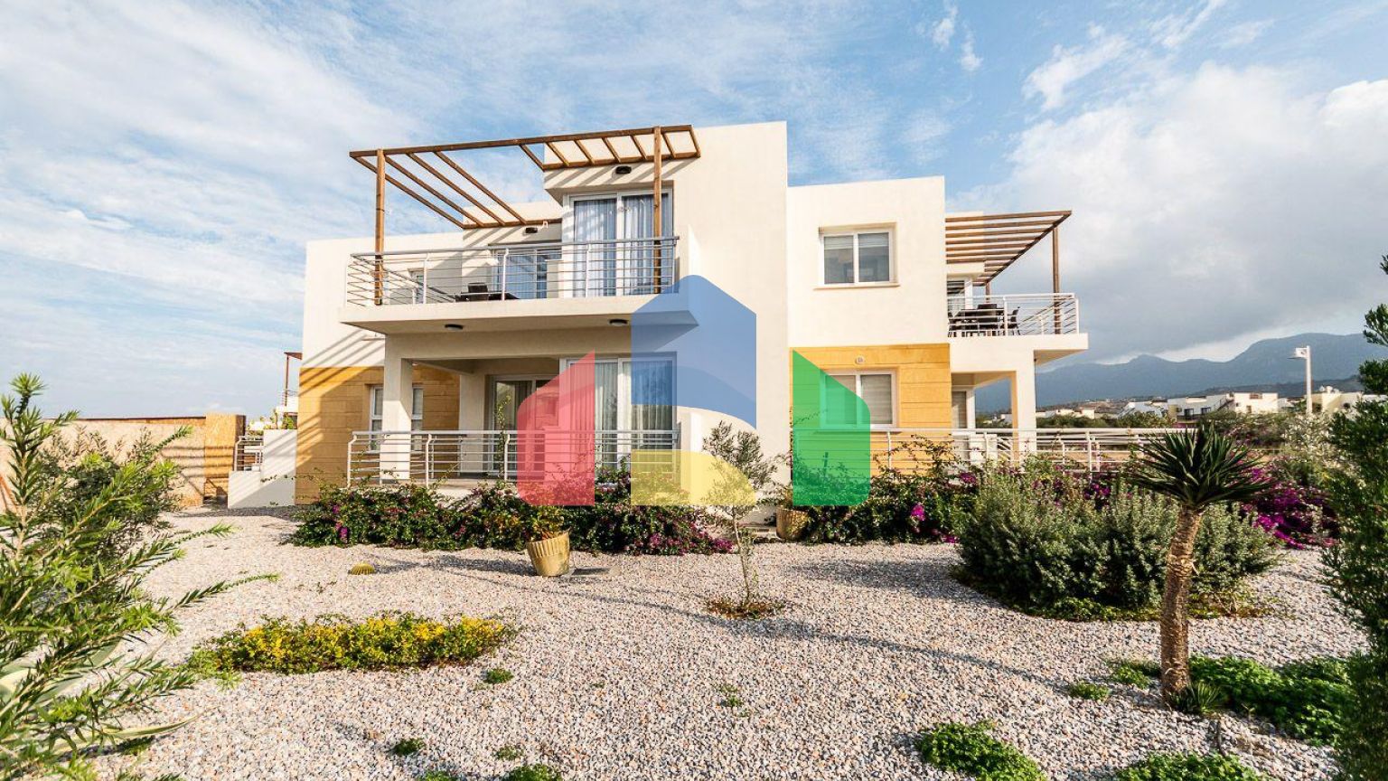 2-комнатные апартаменты 58 м2 в 500 метрах от моря