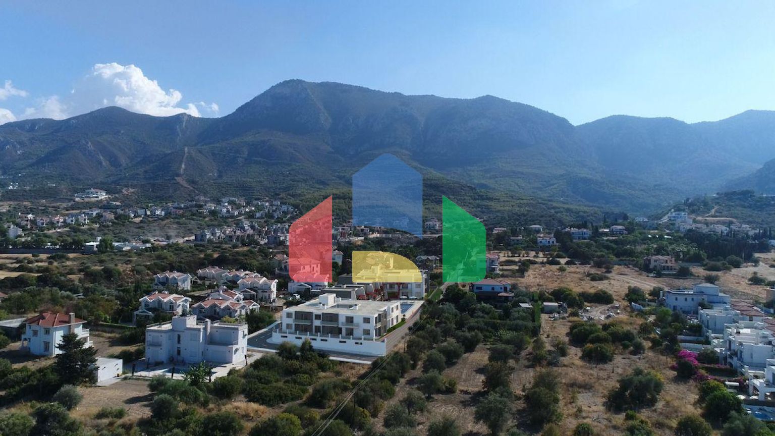 4-комнатные двухуровневые апартаменты 136 м2 в 10 минутах от моря