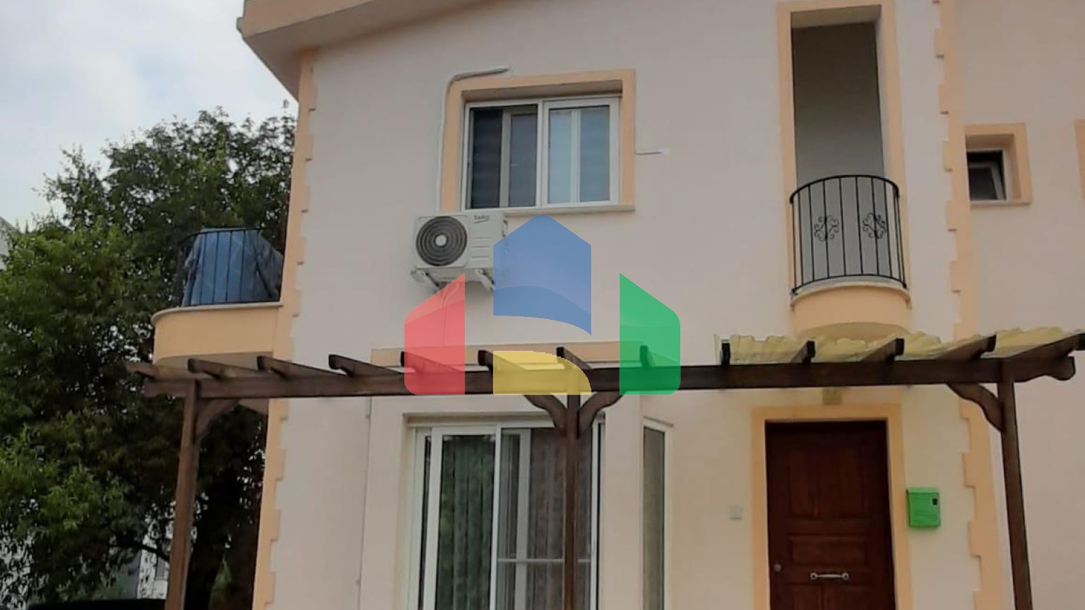 3-комнатная вилла объединенного типа 130 м2 в 5 минутах от пляжа