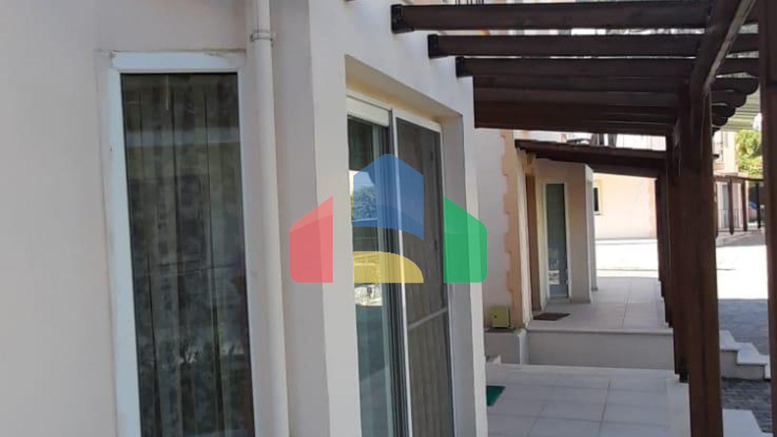 3-комнатная вилла объединенного типа 130 м2 в 5 минутах от пляжа